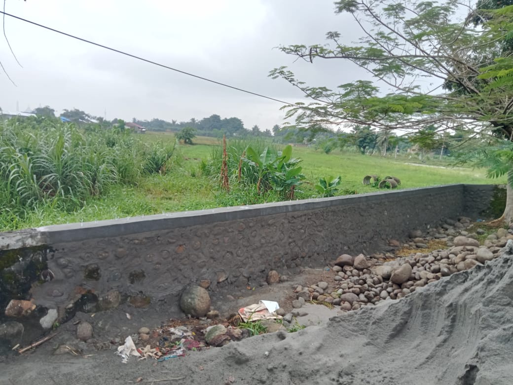 Pekerjaan pasangan batu dinding penahan tanah – PT Sumatera Jaya Lippo